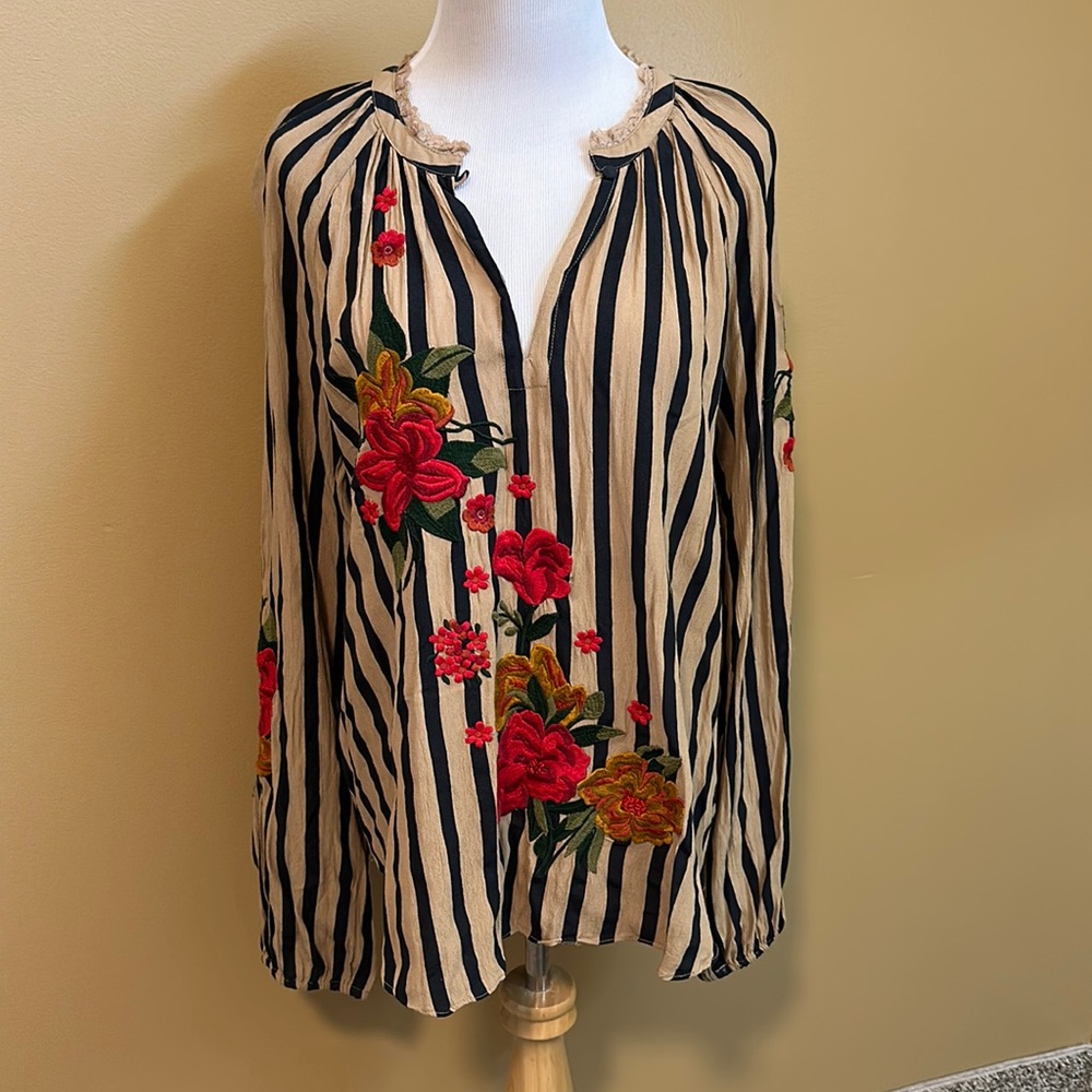 🪷 Anthropologie Akemi + Kin Embroidered Blouse